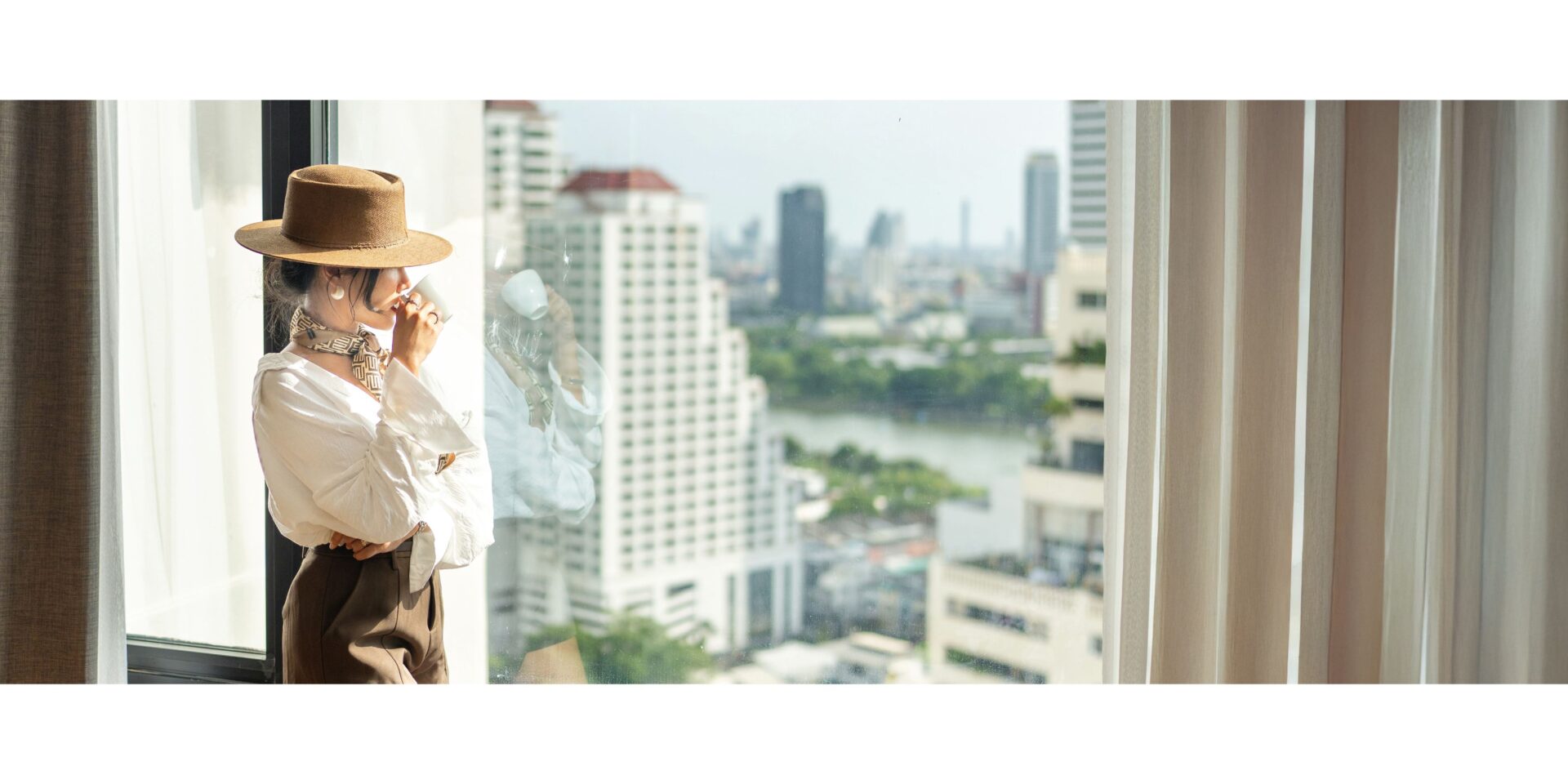 Spacious hotel room with Bangkok skyline view in Sukhumvit near BTS Asok