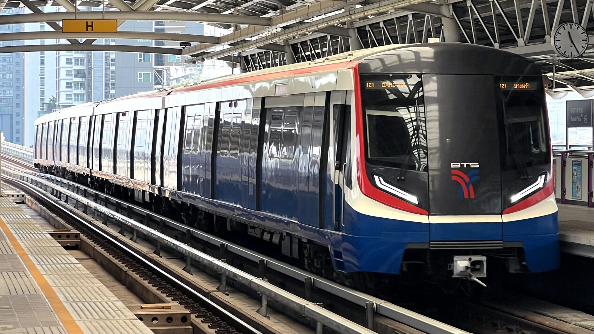 Easy access to BTS Asok and MRT Sukhumvit in one of Bangkok's most connected neighborhoods.