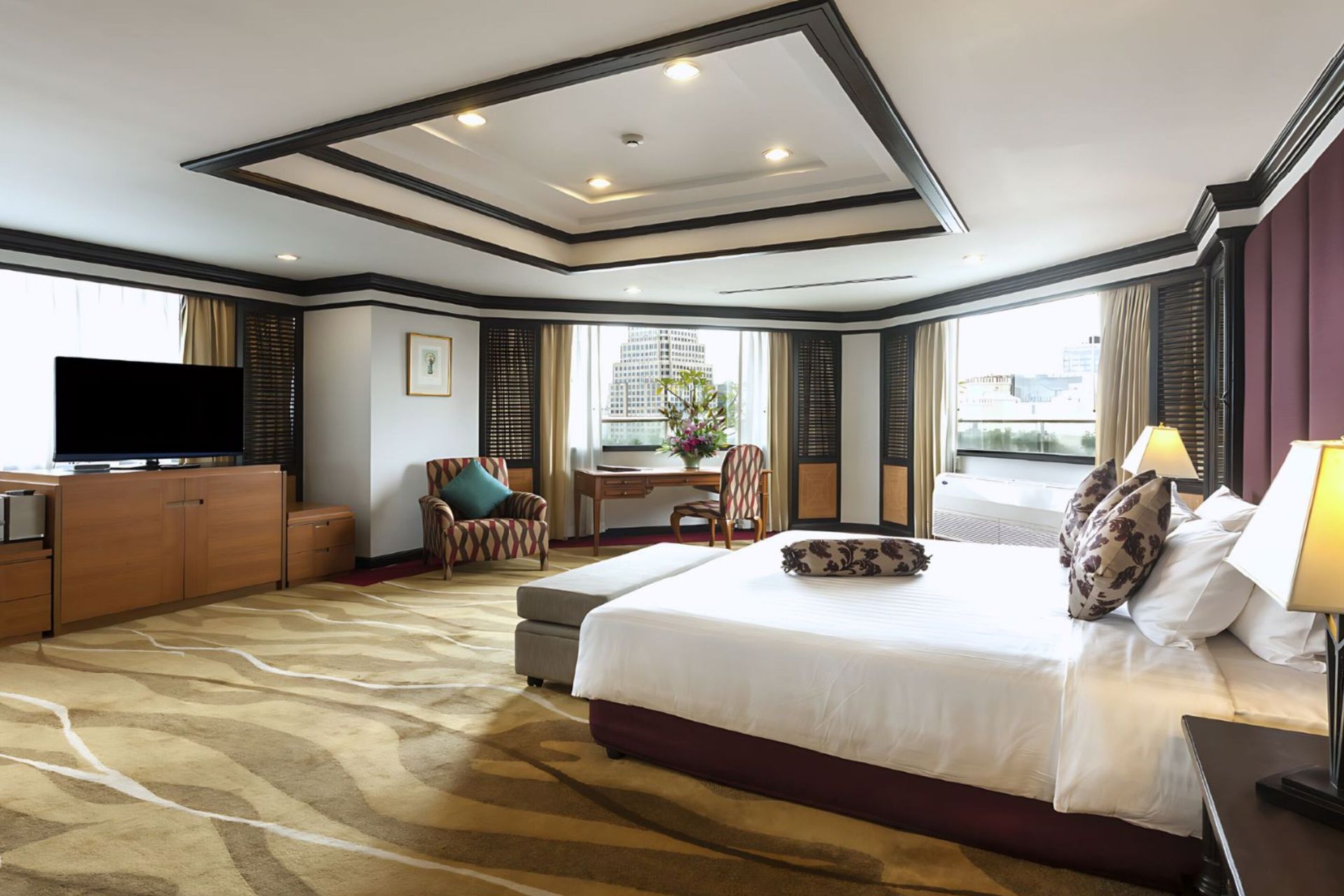 Spacious modern bedroom in Bangkok hotel near Sukhumvit